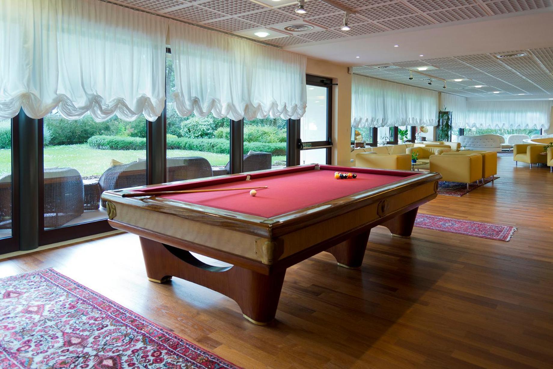 Savoy Beach Hotel & Thermal Spa Bibione Exterior photo A pool table