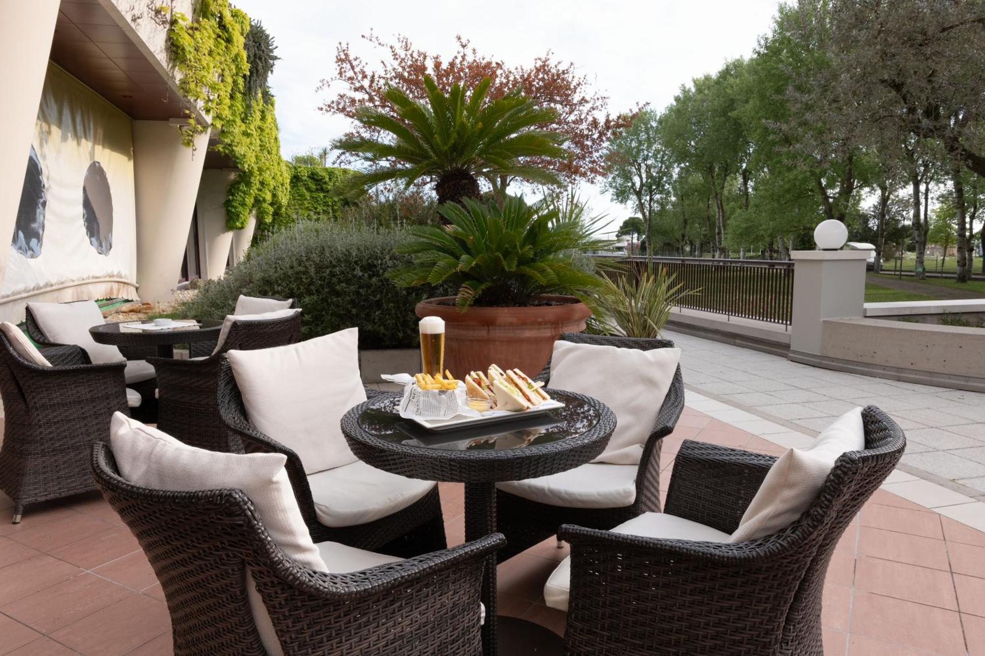 Savoy Beach Hotel & Thermal Spa Bibione Exterior photo The Terrace