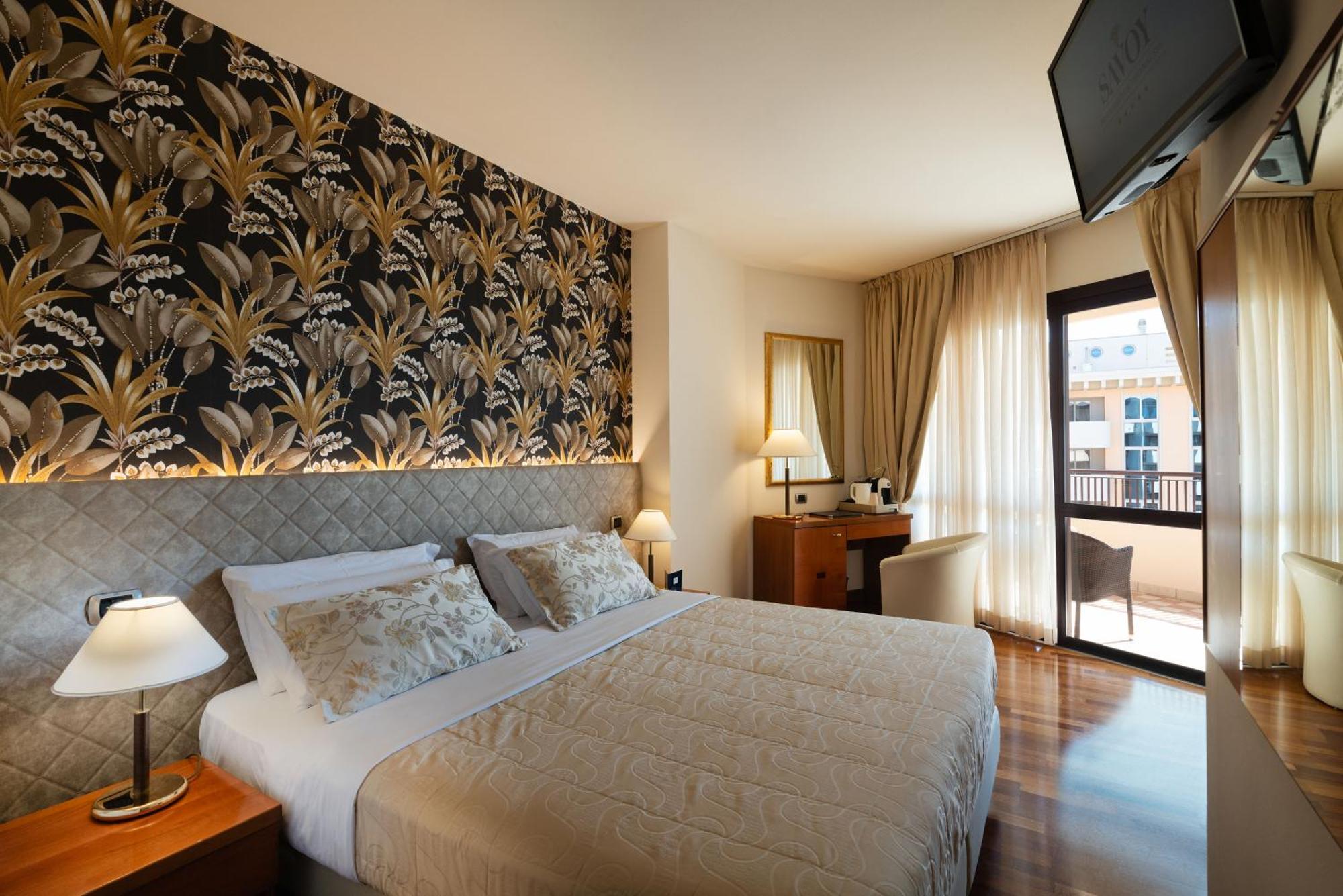 Savoy Beach Hotel & Thermal Spa Bibione Exterior photo A room at the hotel