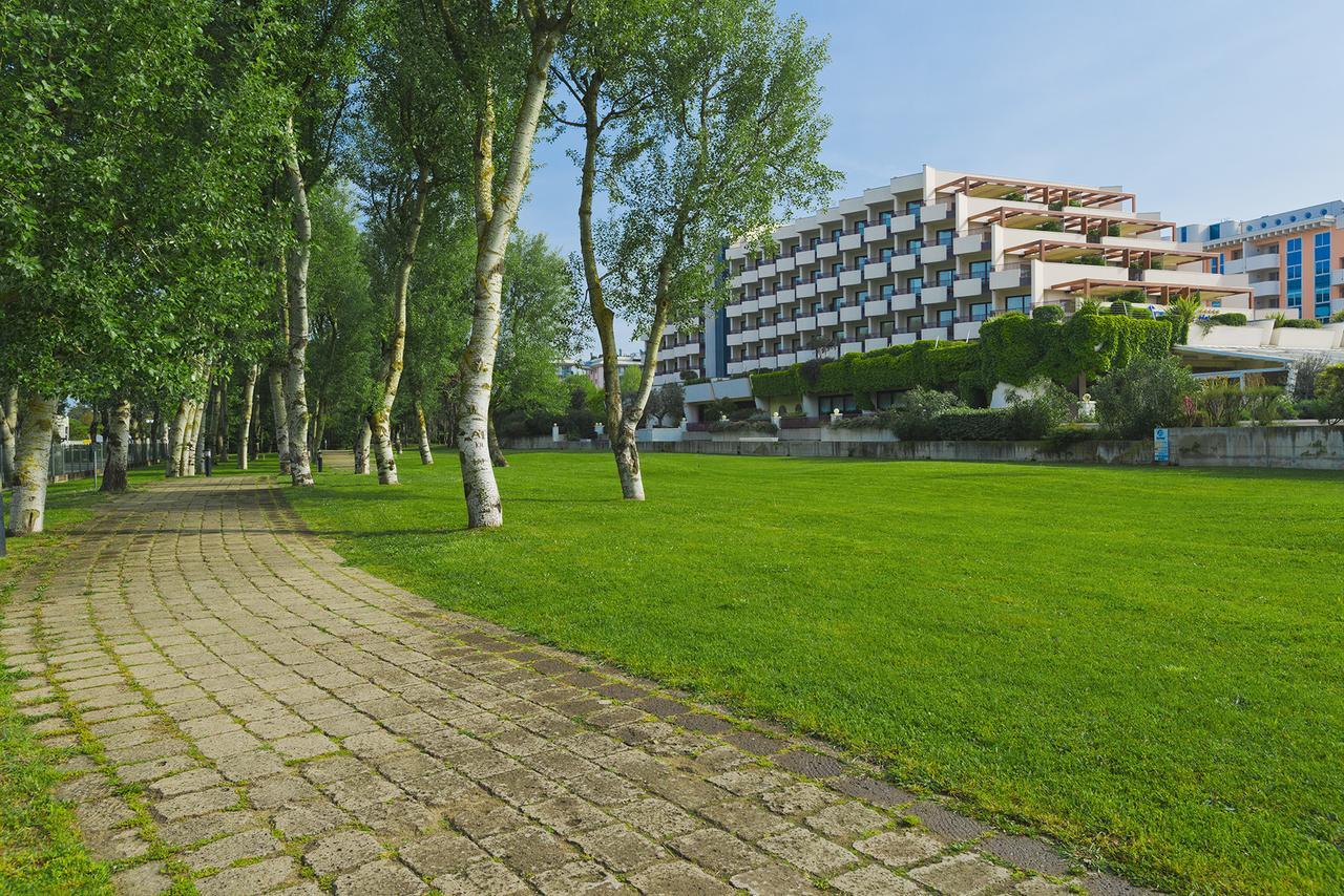Savoy Beach Hotel & Thermal Spa Bibione Exterior photo The campus